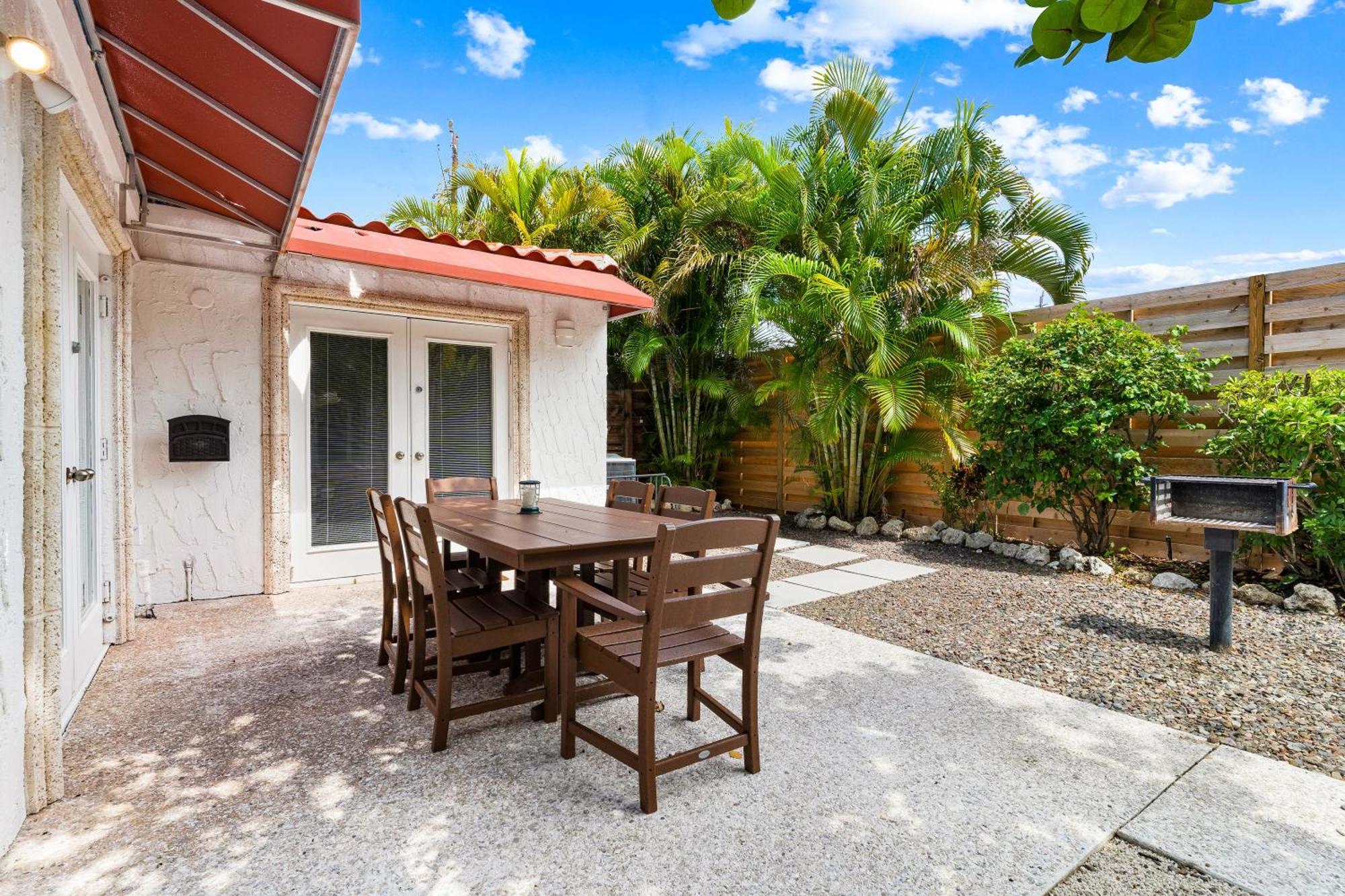 Crescent Beach Villas Сиеста-Ки Экстерьер фото