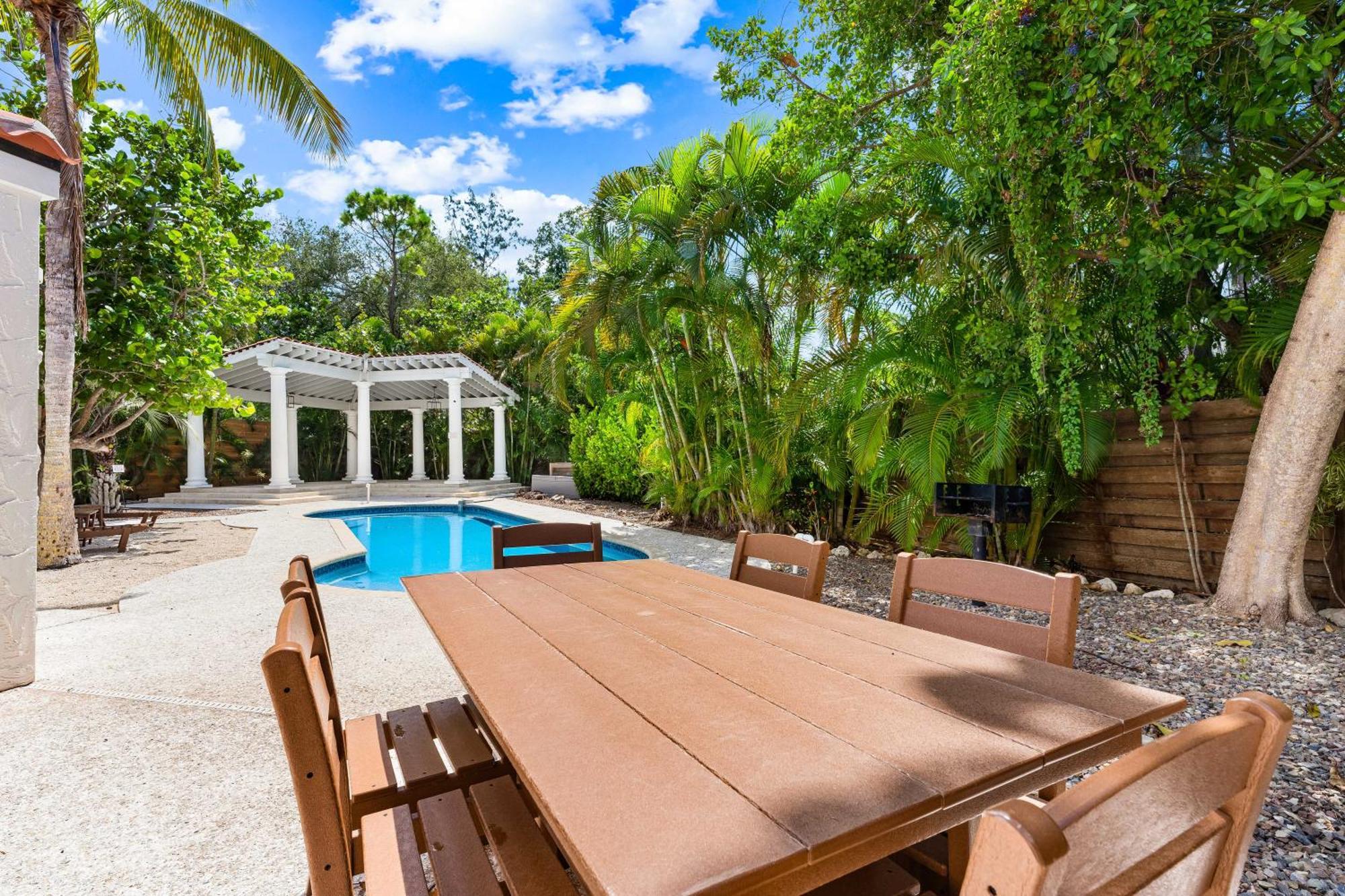 Crescent Beach Villas Сиеста-Ки Экстерьер фото