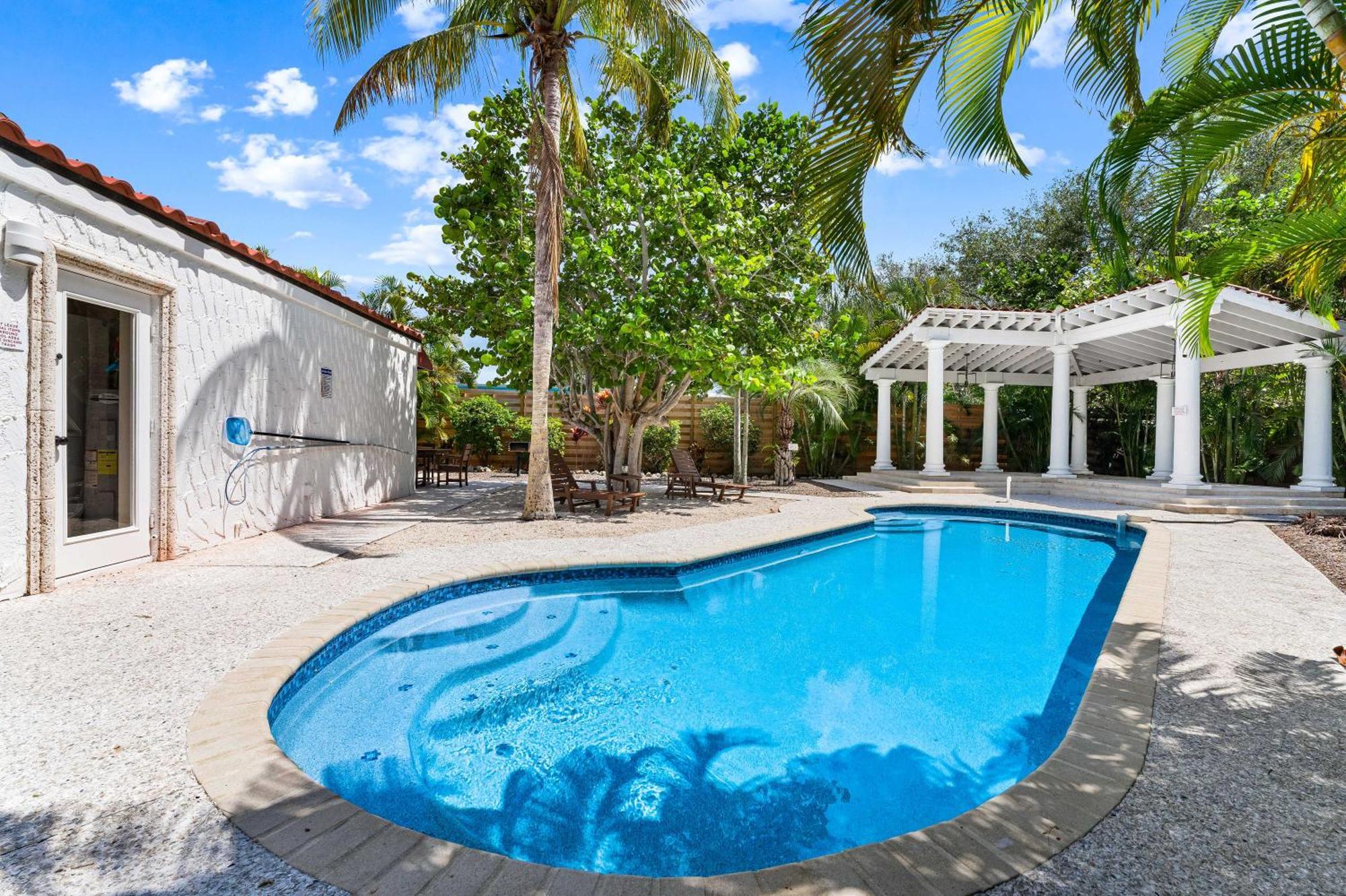 Crescent Beach Villas Сиеста-Ки Экстерьер фото