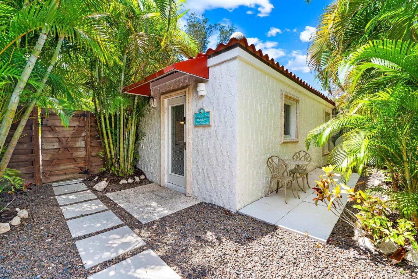 Crescent Beach Villas Сиеста-Ки Экстерьер фото