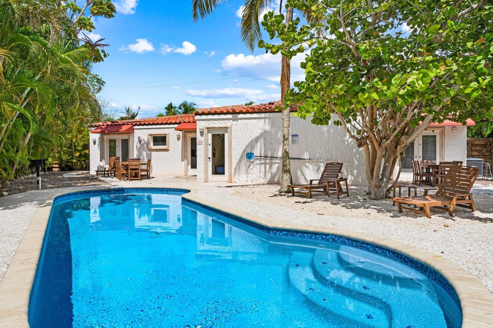 Crescent Beach Villas Сиеста-Ки Экстерьер фото