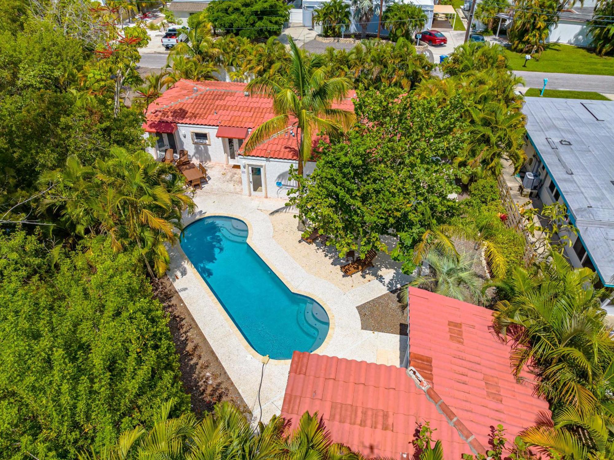 Crescent Beach Villas Сиеста-Ки Экстерьер фото