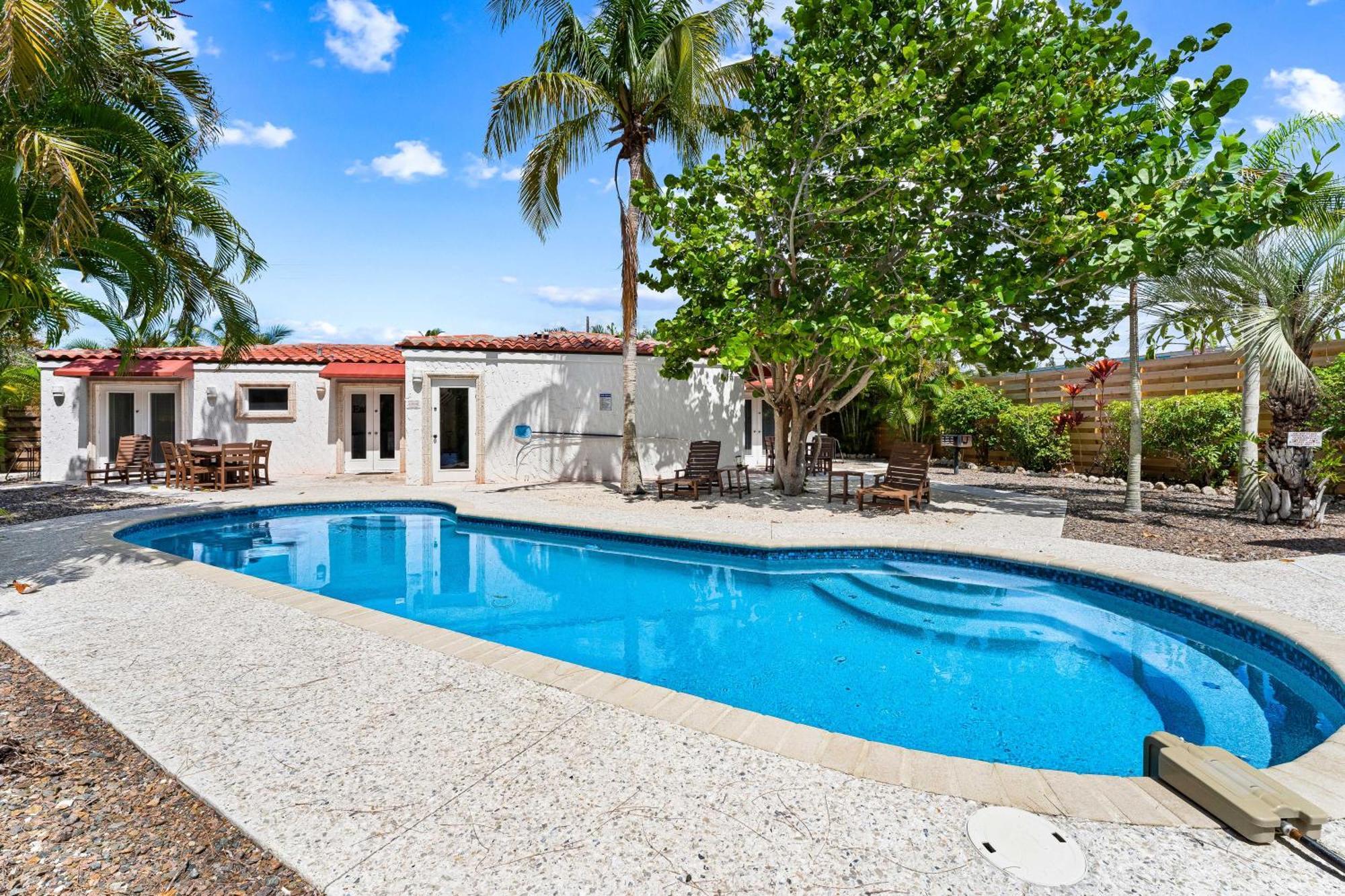 Crescent Beach Villas Сиеста-Ки Экстерьер фото