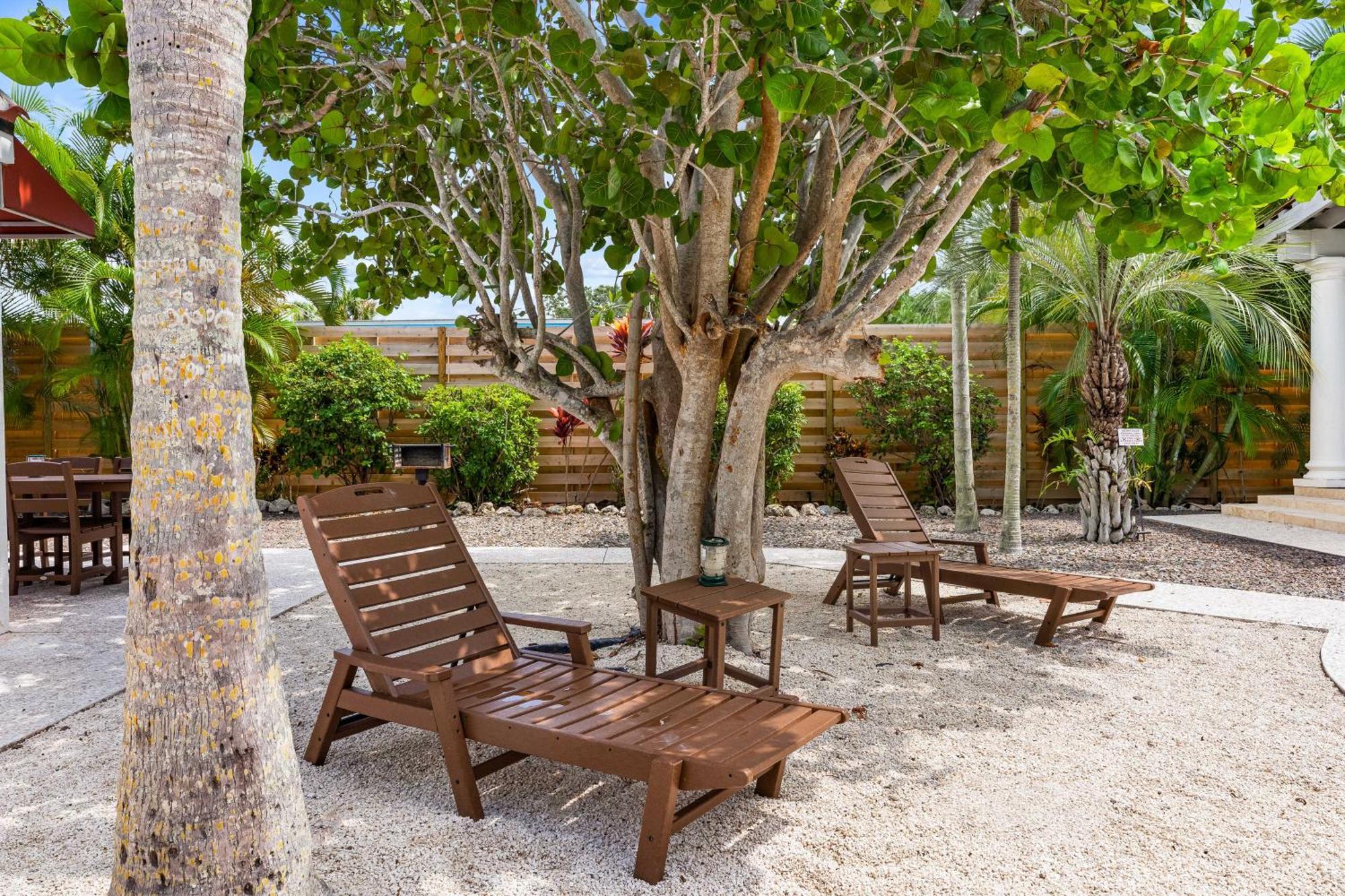 Crescent Beach Villas Сиеста-Ки Экстерьер фото